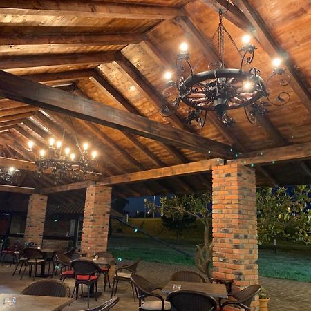 Motel Stari Hrast Markovac Exterior foto